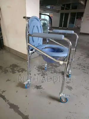 Photo - Four Wheel Drive Commode Wheelchair轟動wheelchair堥那wheelchair Medical