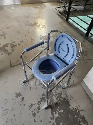 Photo - Commode Wheelchair傳播toilet Wheelchair輕微poty Wheelchair考量medical New