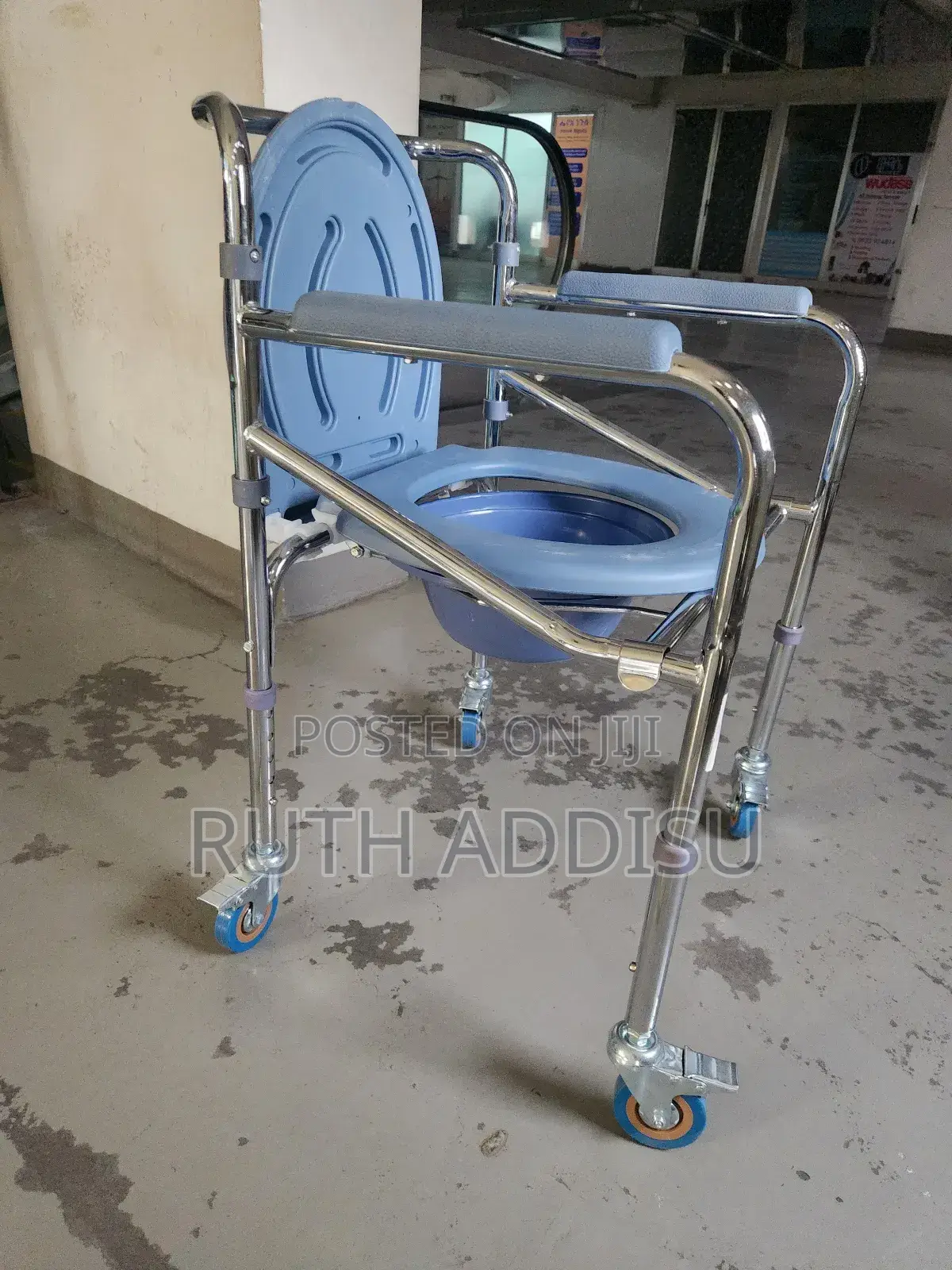Commode Wheelchair較為foldable Toilet Wheelchair轟出commode Wheelchair New