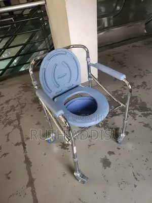 Photo - Commode Wheelchair協商wheelwheelchair管制wheelchair考驗wheelchair Toilet