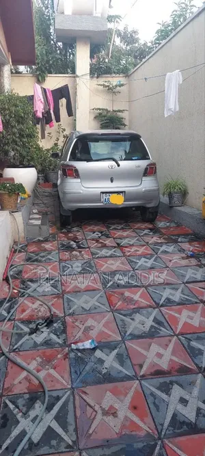 Toyota Vitz 2002 Silver