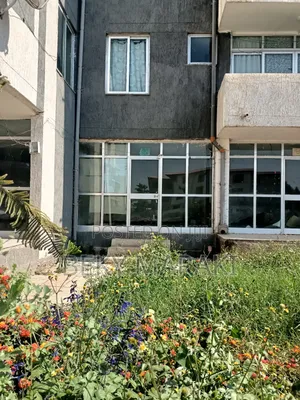 22 ካሬ ሱቅ ኮንደሚኒየም Ground ላይ