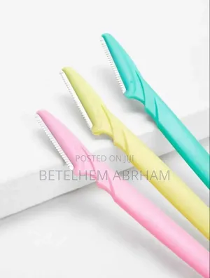 Photo - Eyebrow Razor