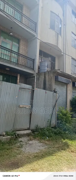 Furnished 6bdrm Townhouse/Terrace in Akaky Kaliti for sale