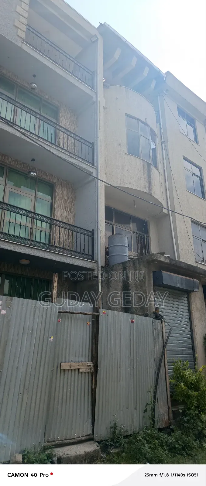 Furnished 6bdrm Townhouse/Terrace in Akaky Kaliti for sale