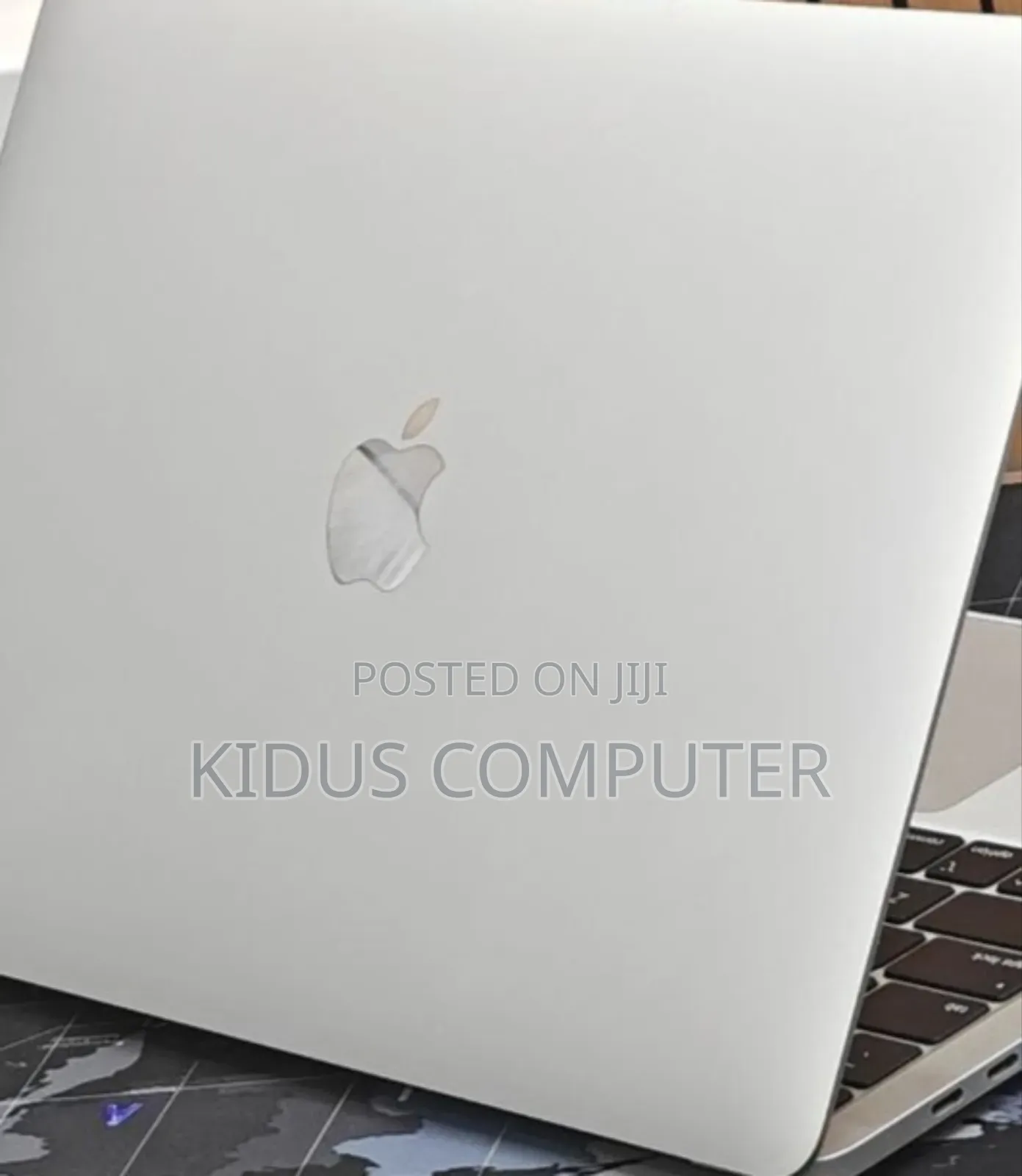 New Laptop Apple MacBook Air 2022 M2 8GB Apple M2 SSD 256GB