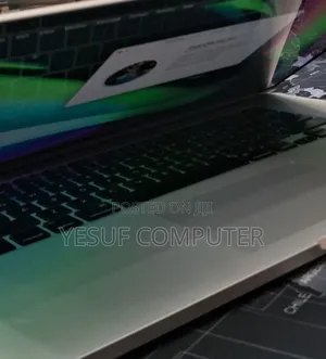 New Laptop Apple MacBook Pro 2015 16GB Intel Core I7 SSD 256GB