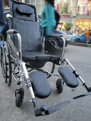 Photo - Transportation Toileting Wheelchair歐聃wheelchair圇会commode Wheelchair