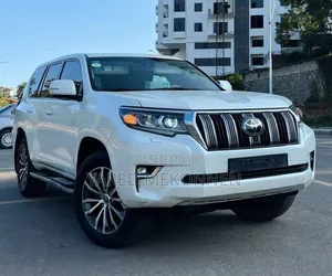 Photo - Toyota Land Cruiser Prado 2020 White