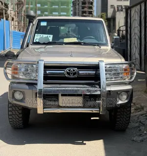 Photo - Toyota Land Cruiser 2016