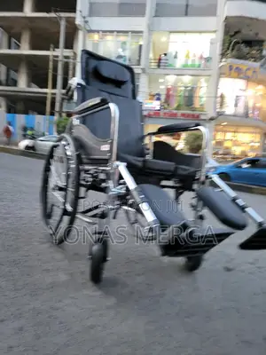Adult Toilet Wheelchair哈嶮wheelchair Provides Enhanced Safety,Stability