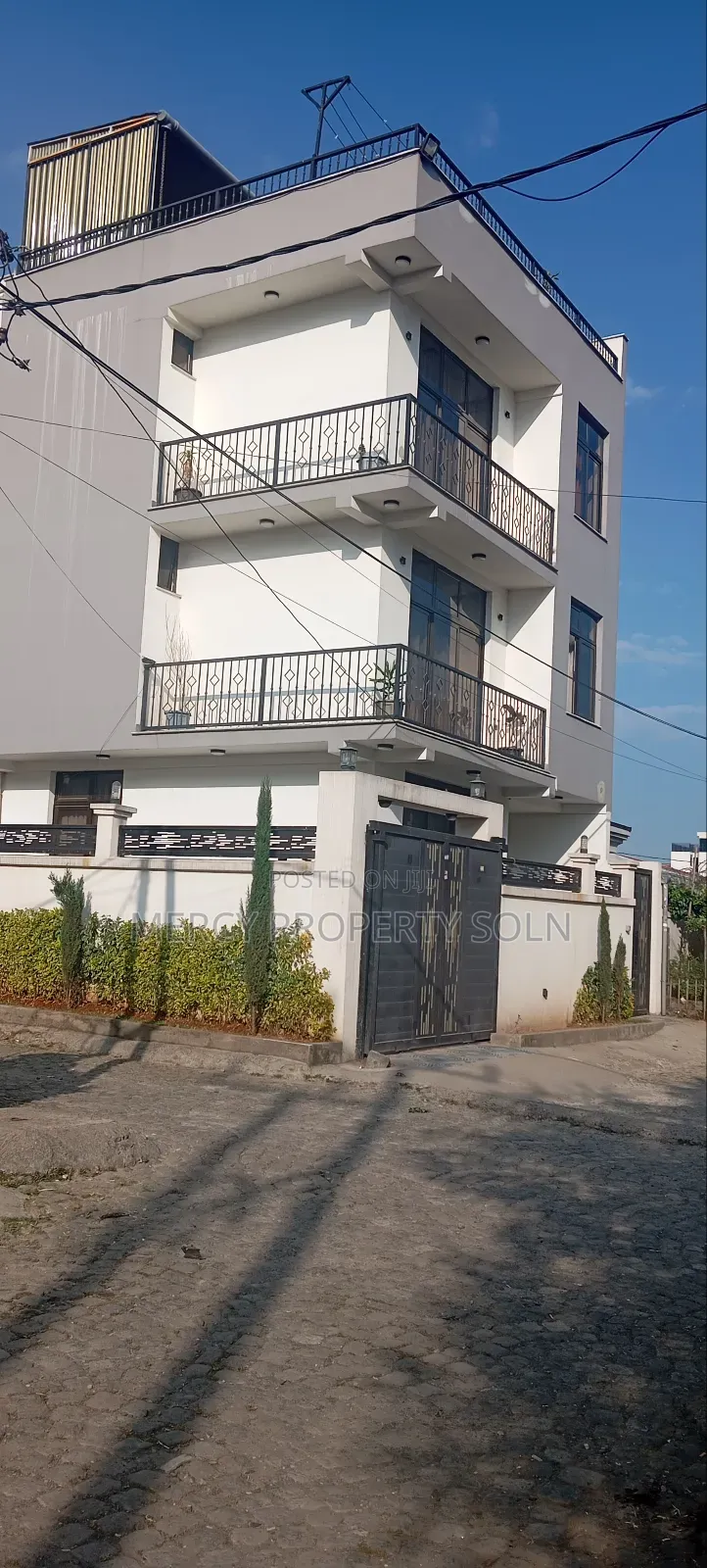 Furnished 8bdrm House in Bole for sale