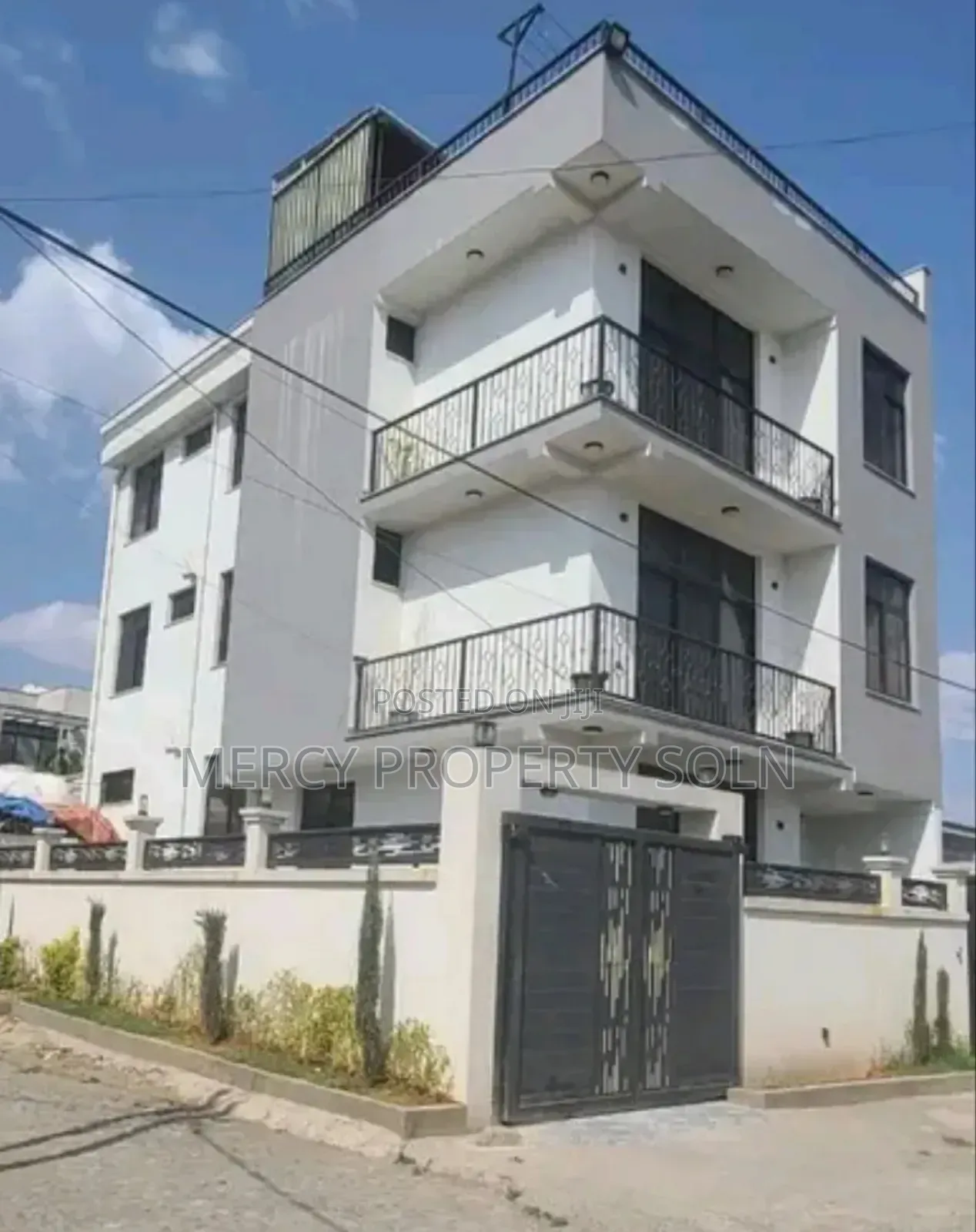 Furnished 8bdrm House in Bole for sale