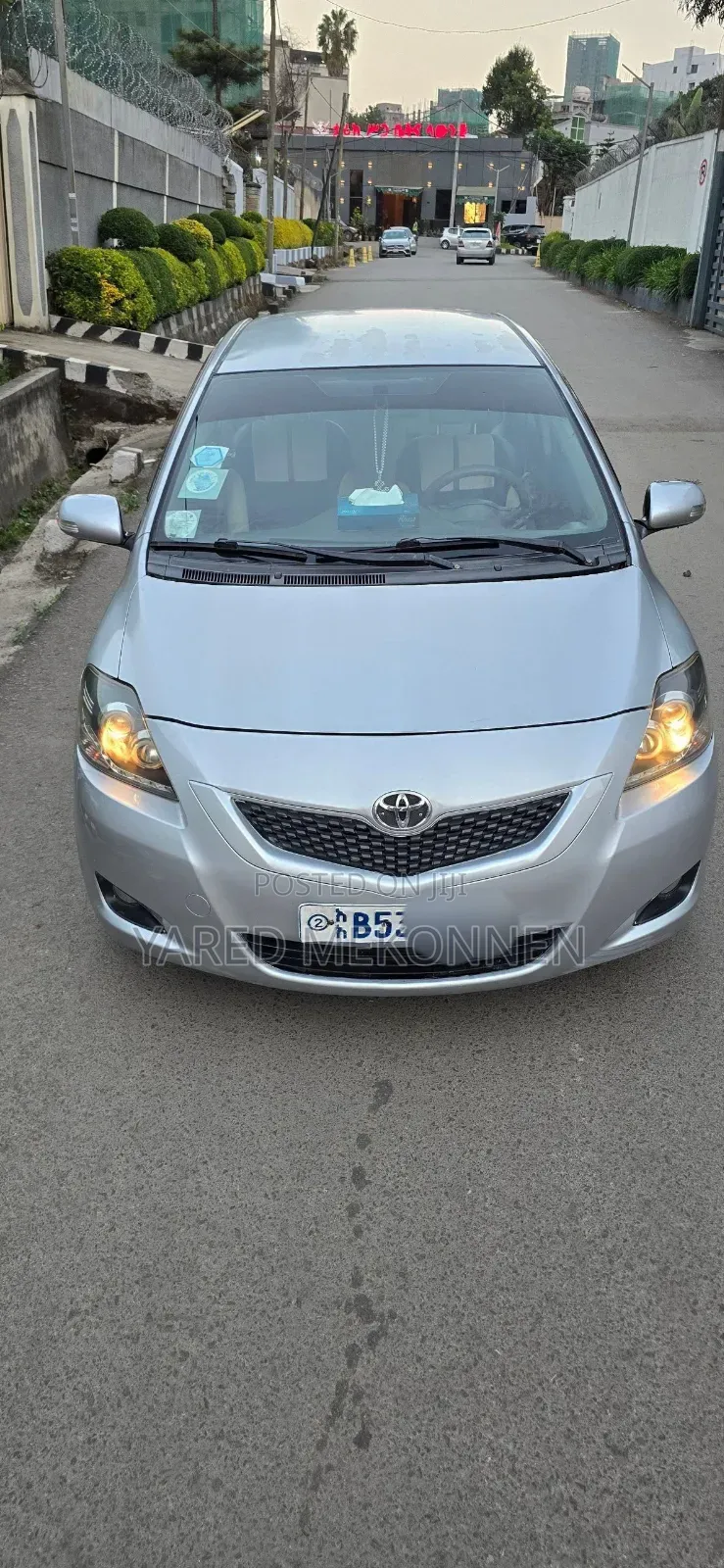 Toyota Yaris 2010 Silver