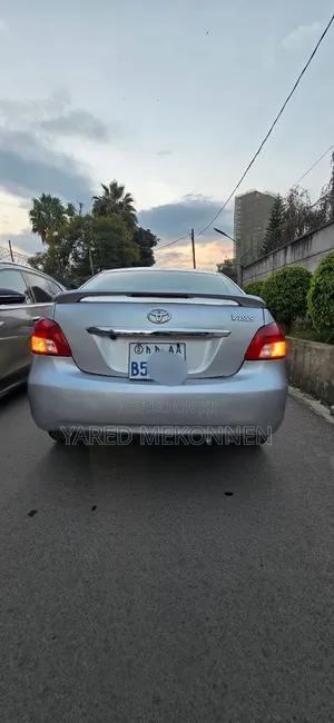 Toyota Yaris 2010 Silver