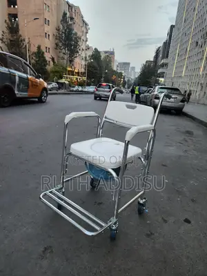 Photo - Commode Wheelchair庫藏toilet Comfort Whilchair轟隆commode Poty Wheelchair