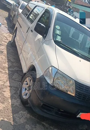 Photo - Toyota HiAce 2010 White