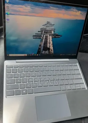 New Laptop Microsoft Surface 8GB Intel Core I5 SSD 256GB