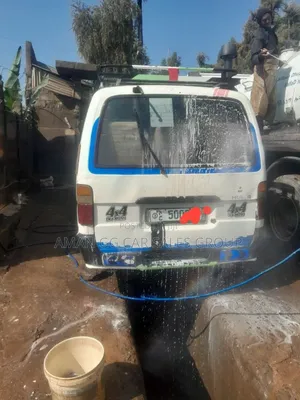 Photo - Toyota HiAce 2004 White