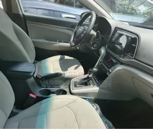 Hyundai Elantra 2017 Silver