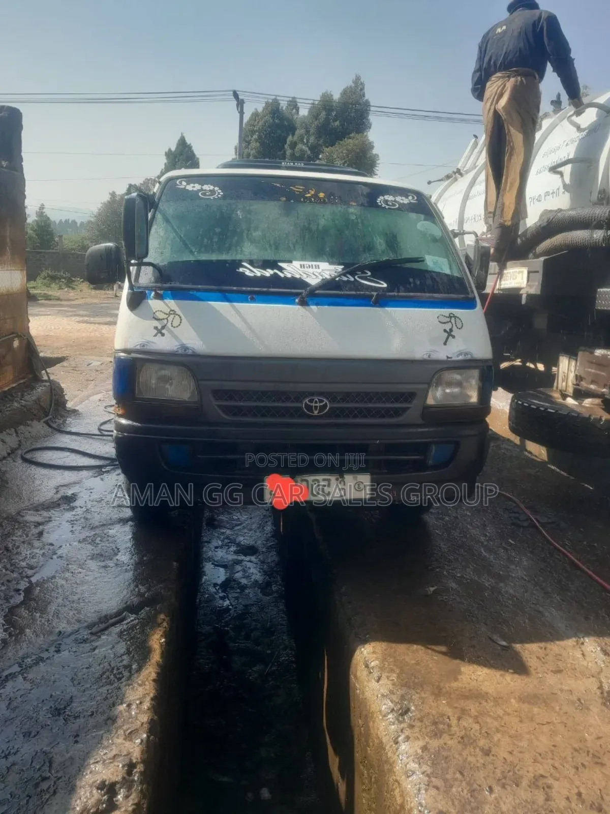 Toyota HiAce 2004 White
