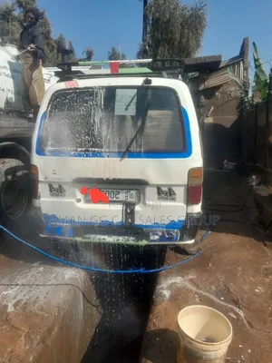 Toyota HiAce 2004 White