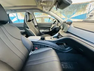 New BYD Seal DM-i 2025 Ivory