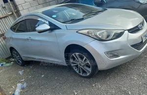 Hyundai Elantra 2011 Silver
