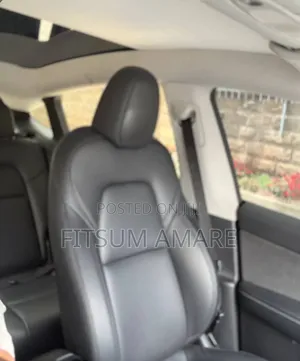 Tesla Model Y 2023 White