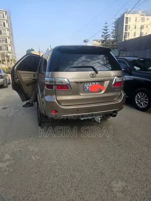 Toyota Fortuner 2.7 AWD 2011 Brown