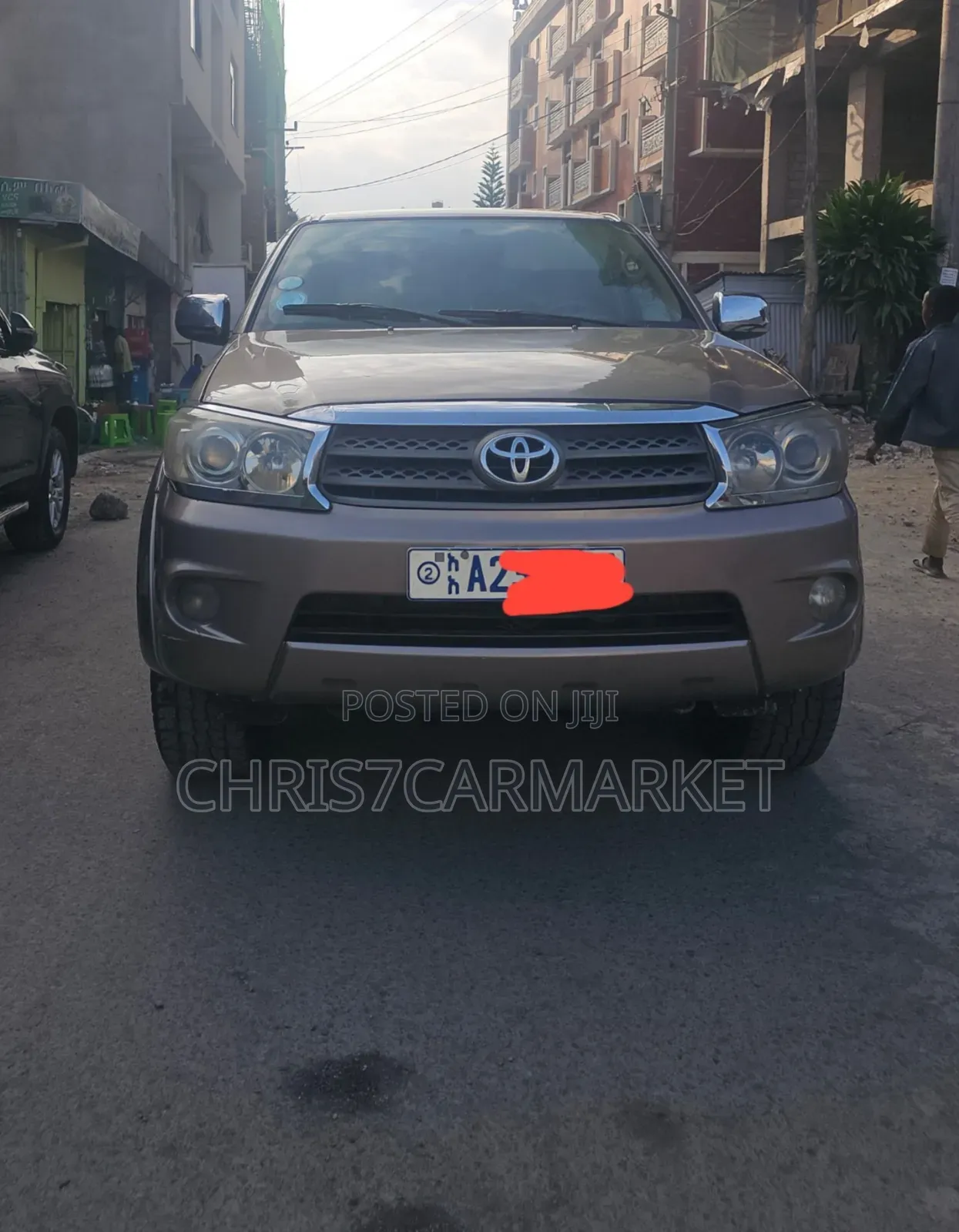 Toyota Fortuner 2.7 RWD 2011 Gold