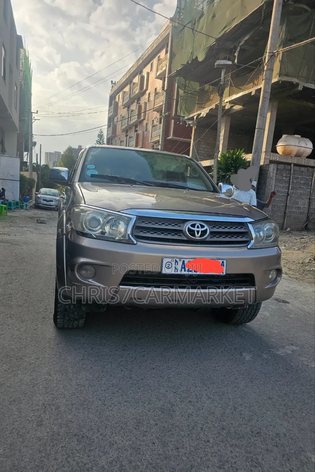 Toyota Fortuner 2.7 RWD 2011 Gold
