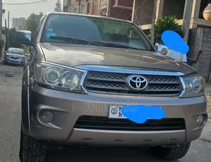 Photo - Toyota Fortuner 2.5 D AWD 2011 Gold