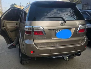 Toyota Fortuner 2.5 D AWD 2011 Gold