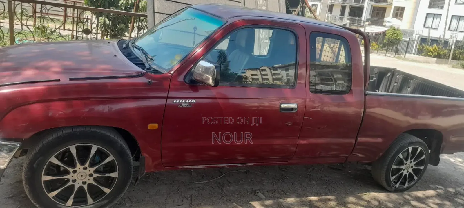 Toyota Hilux 2001 Burgundy