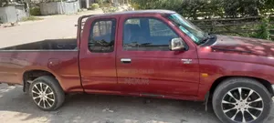 Toyota Hilux 2001 Burgundy