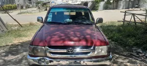 Photo - Toyota Hilux 2001 Burgundy
