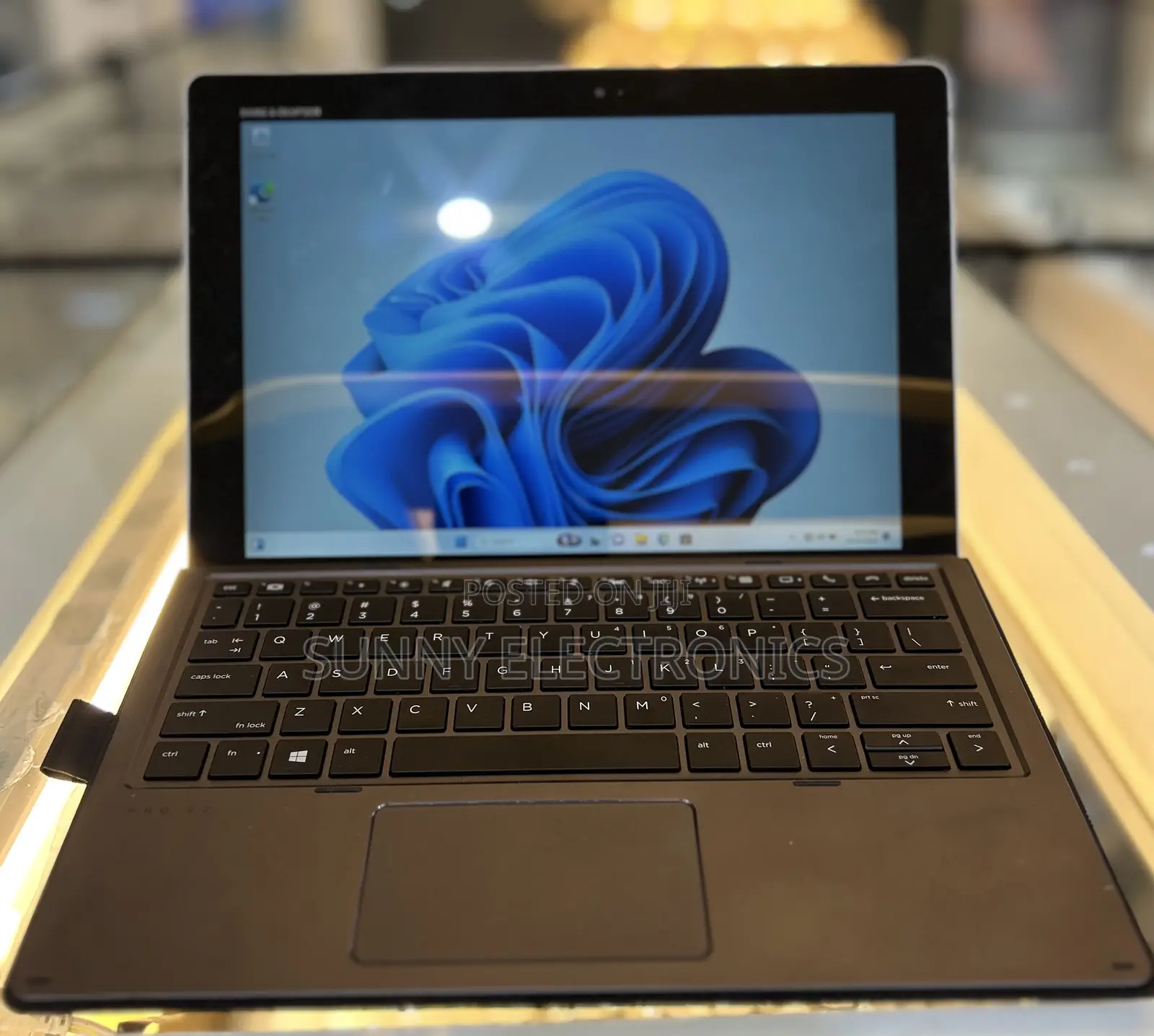 New Laptop HP Elite X2 1012 8GB Intel Core M SSD 256GB