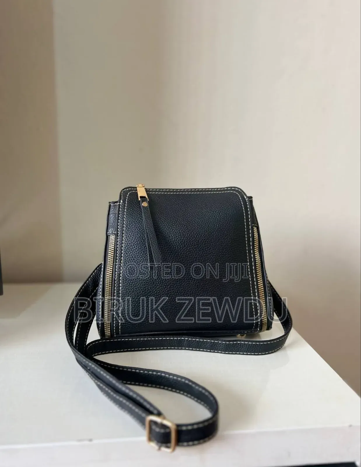 Stylish Pink Ladies Handbag – Elegant Bow Design Price: 1,800 Etb