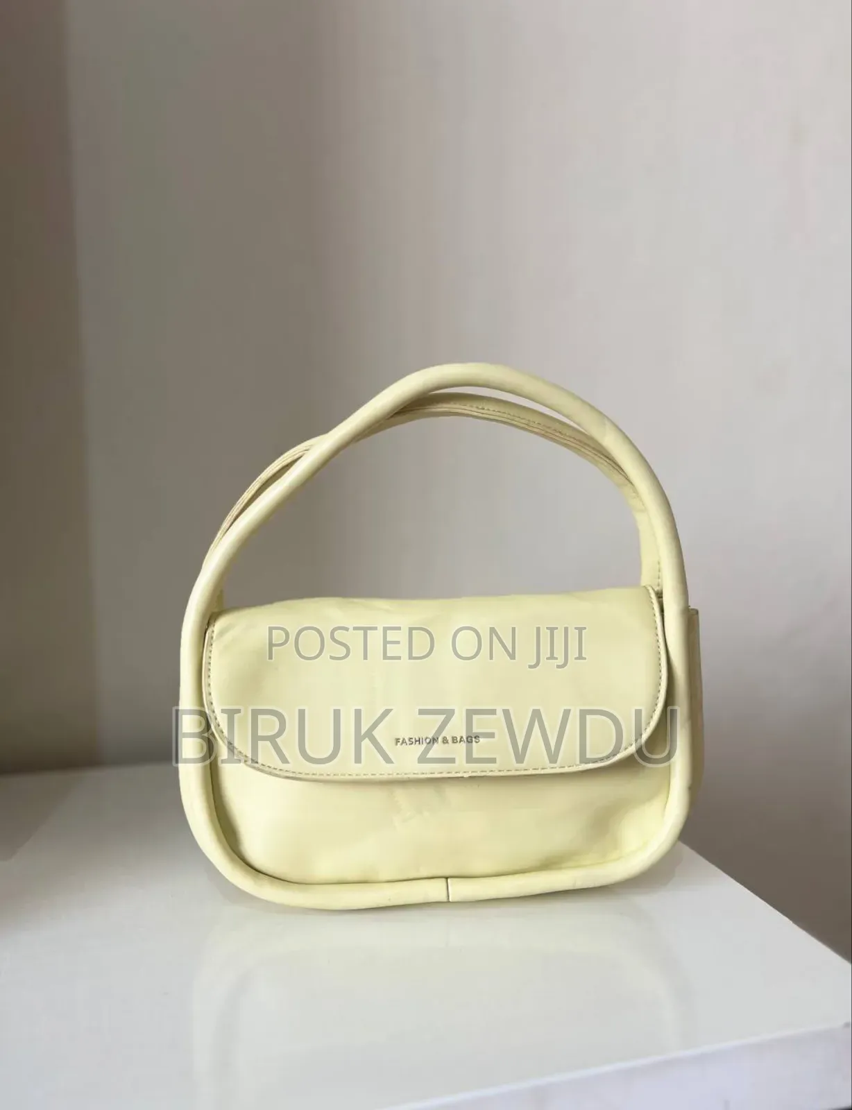 Stylish Pink Ladies Handbag – Elegant Bow Design Price: 1,800 Etb