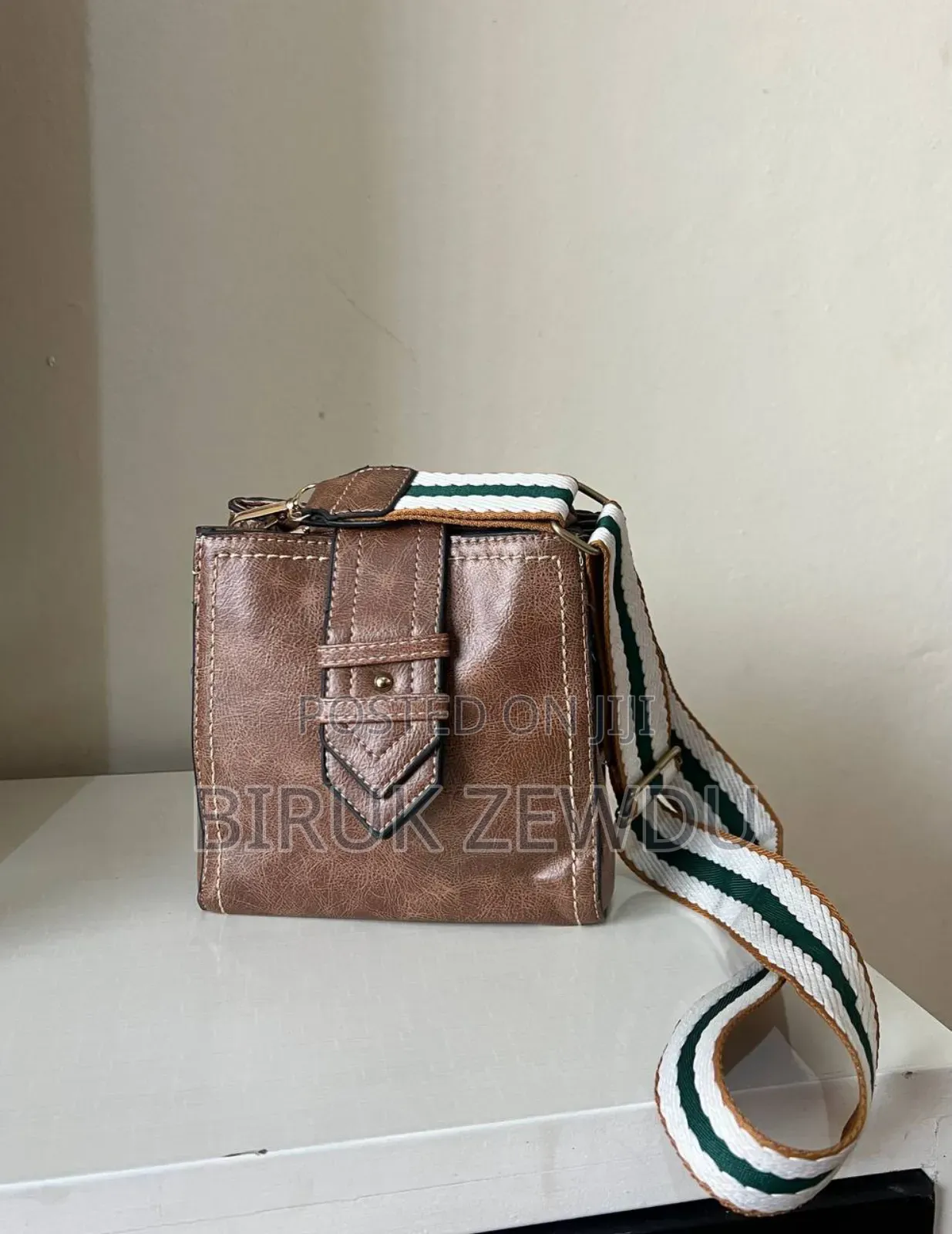 Stylish Pink Ladies Handbag – Elegant Bow Design Price: 1,800 Etb