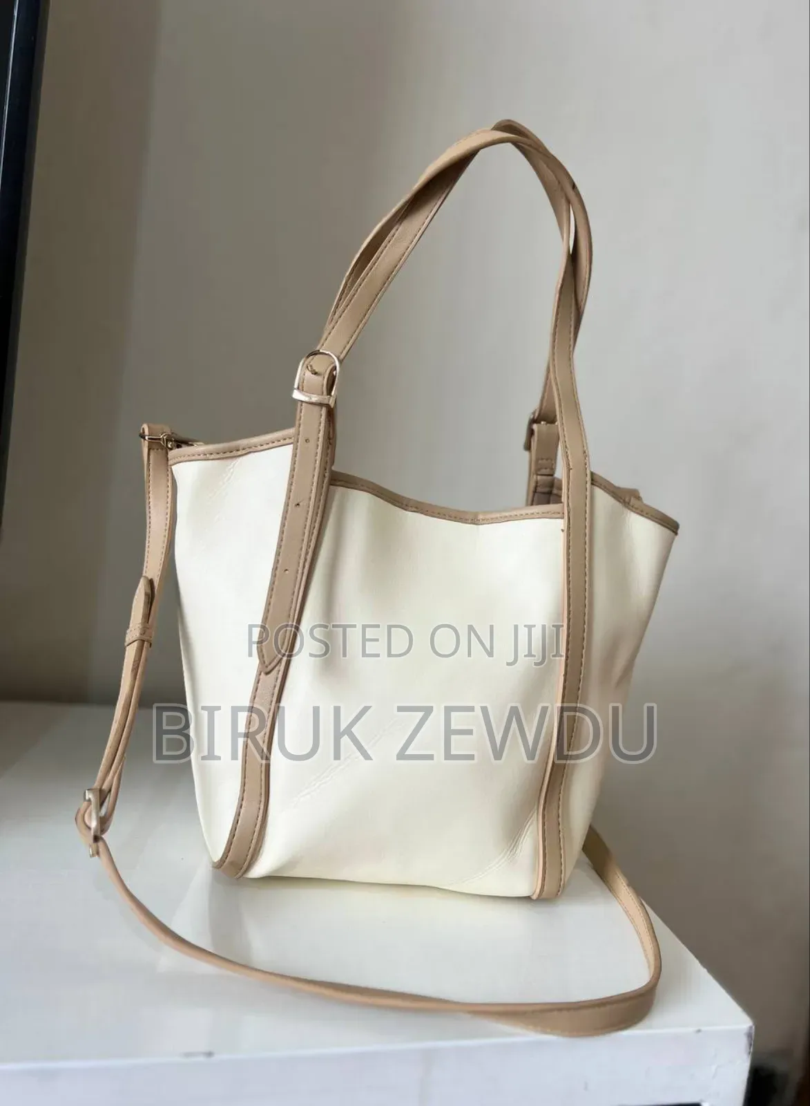 Stylish Pink Ladies Handbag – Elegant Bow Design Price: 1,800 Etb