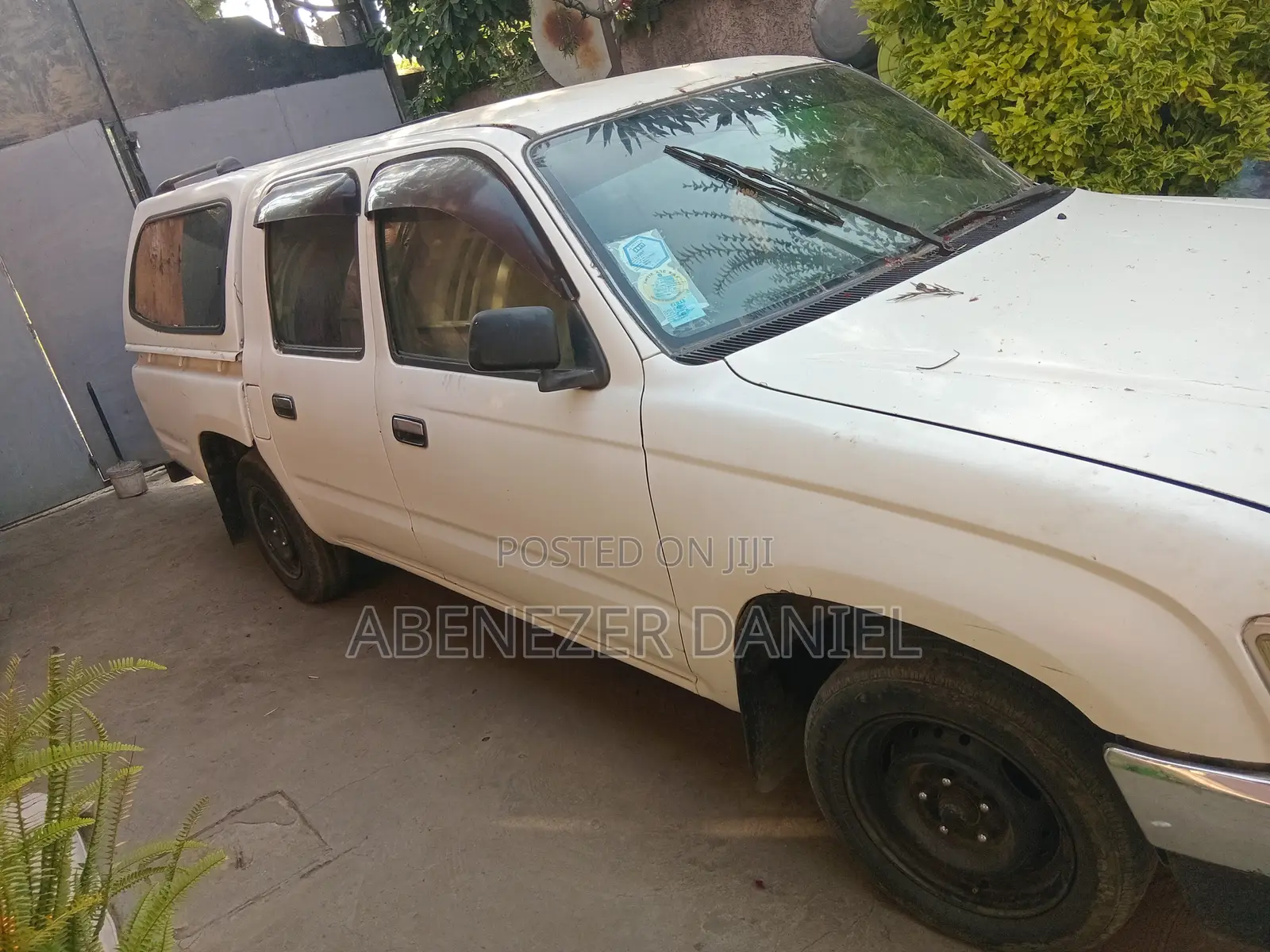 Toyota Hilux 2000 White