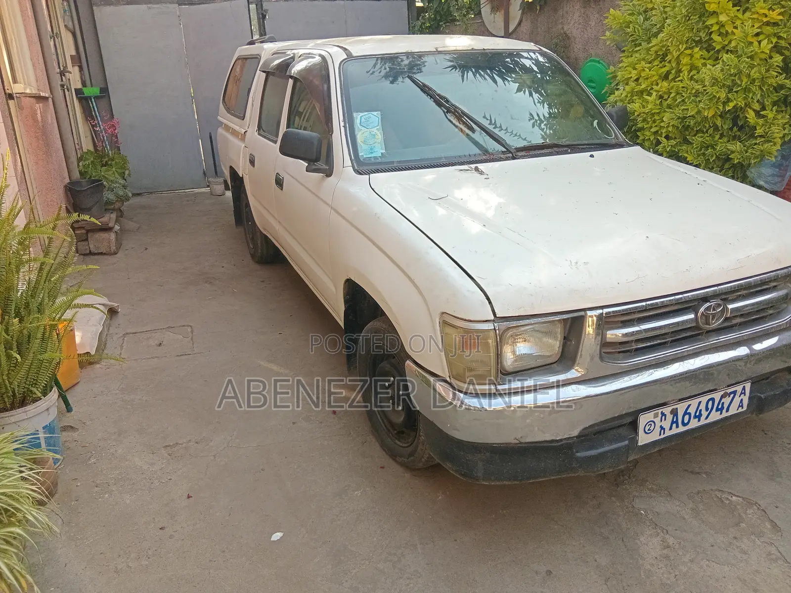 Toyota Hilux 2000 White