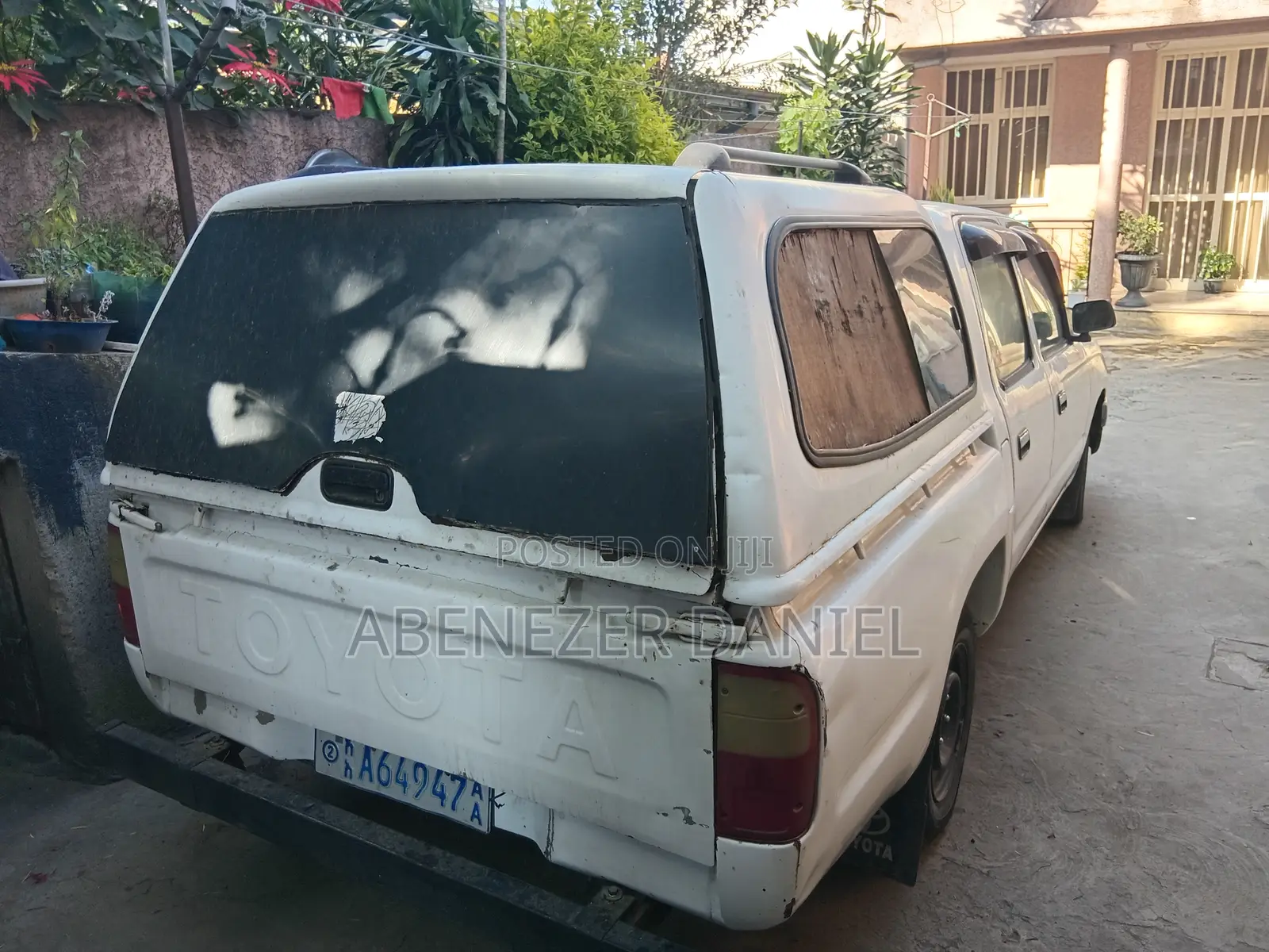 Toyota Hilux 2000 White