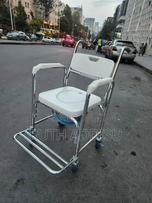 Photo - Commode Wheelchair痲你toilet Wheelchair鳵了wheelchair Commode Chair New