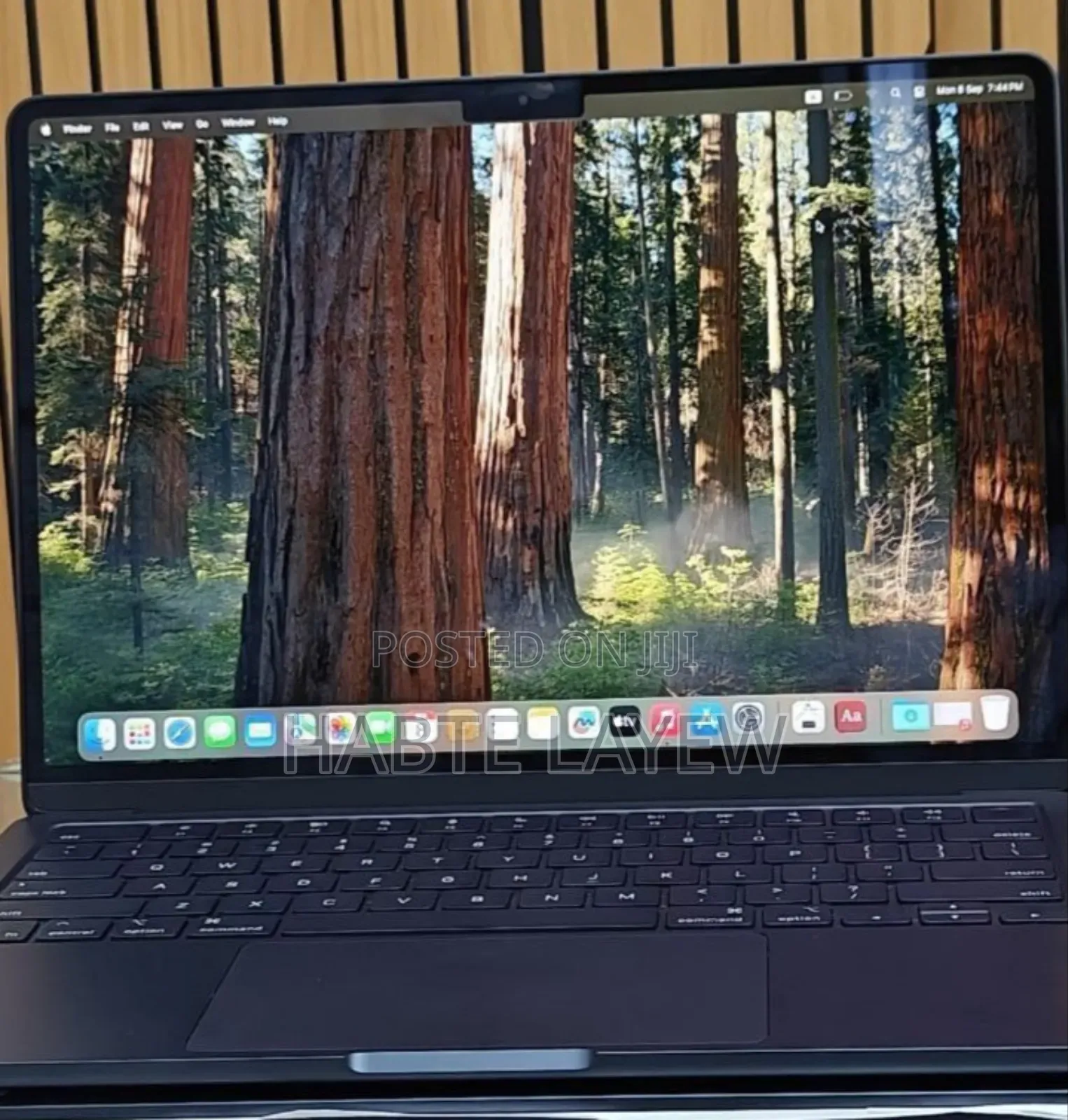 New Laptop Apple MacBook Air 2025 M4 13-Inch 16GB Apple M4 SSD 256GB