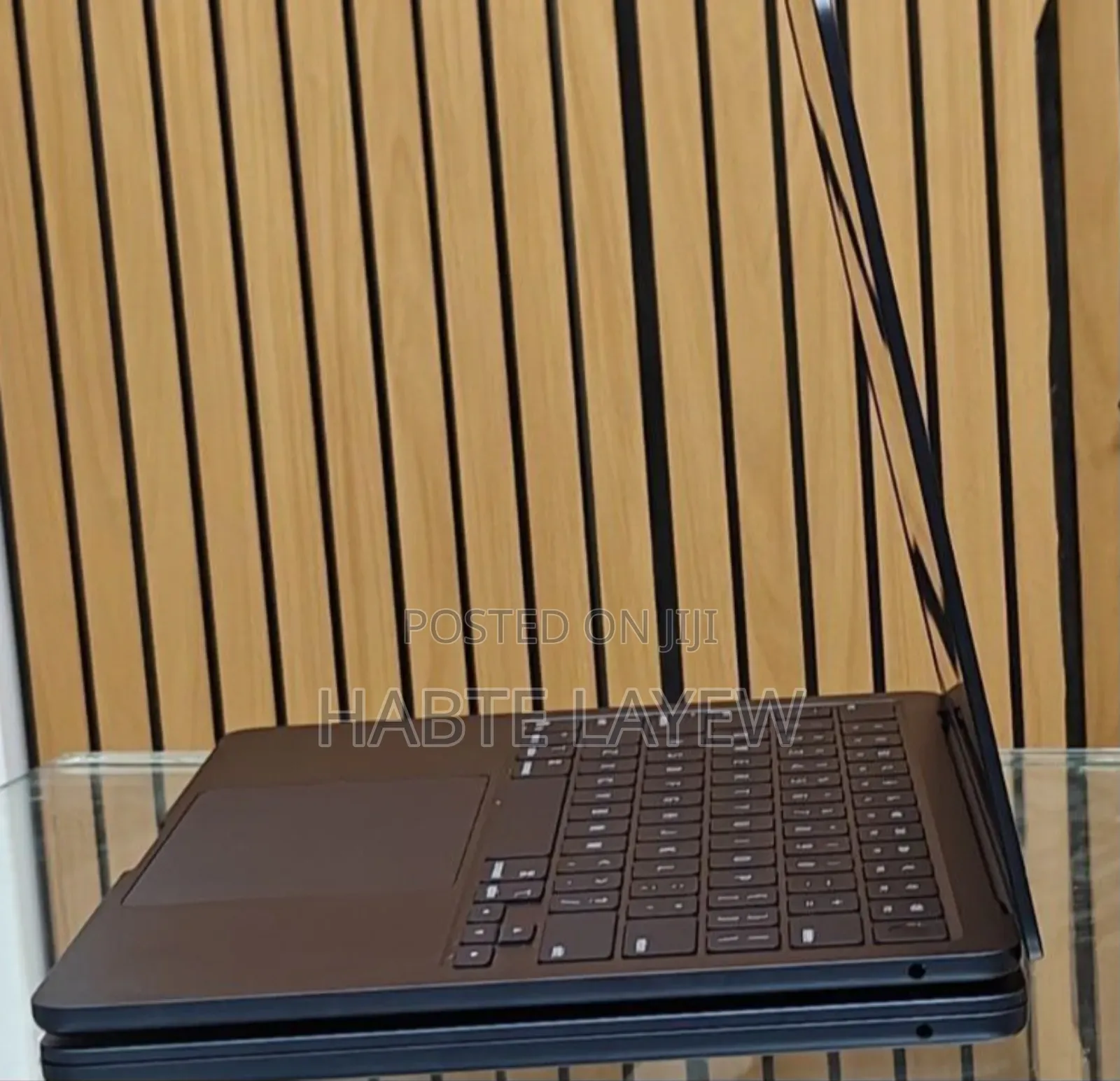 New Laptop Apple MacBook Air 2025 M4 13-Inch 16GB Apple M4 SSD 256GB