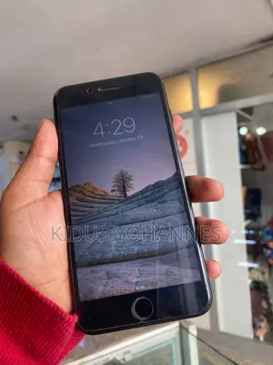 Photo - Apple iPhone 7 Plus 32 GB Black