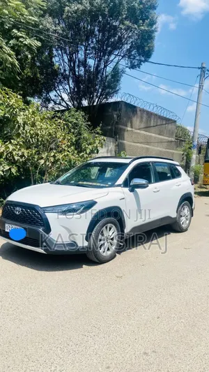Photo - Toyota Corolla Cross Hybrid 2023 White